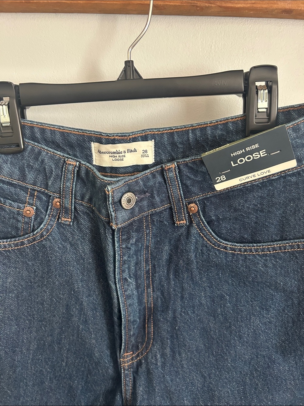 Abercrombie & Fitch Relaxed High-Rise Jeans in Dark Blue Denim